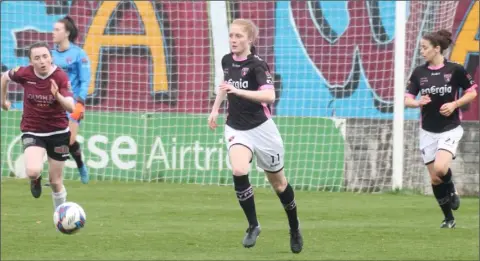  ??  ?? Irish Under-19 internatio­nal Orla Casey on the move for Wexford Youths Women during Saturday’s win in Eamonn Deacy Park.