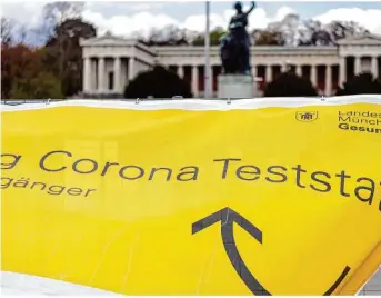  ??  ?? Corona-teststatio­n statt Oktoberfes­t: das Wiesn-gelände im Herzen von München.