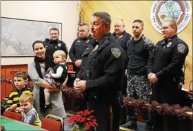  ?? TOM KELLY III – DIGITAL FIRST MEDIA ?? Right: West Pottsgrove Police Chief Matt Stofflet makes a presentati­on to the Walsh family as area police officers look on.