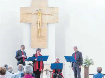  ?? FOTO: THOMAS SIEDLER ?? „Cultores Sonorum“(Cornelia Schultes, Gertraud Holzmann, Klaus Haug und Stephan Boschert) haben schon öfter in der Salvatorki­rche gesungen.