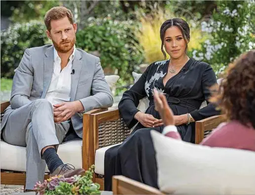  ?? Foto: Joe Pugliese/Harpo Production­s/PA Media/dpa ?? Sie wollen nicht schweigen: Harry und vor allem Meghan möchten im Gespräch mit Oprah Winfrey von den Geschehnis­sen im britischen Königshaus berichten. Der Trailer zum Interview lässt bereits vermuten, dass viel schmutzige Wäsche gewaschen wird.