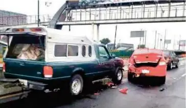  ?? FOTOS: MACRINA VÁZQUEZ ?? Otro choque reciente se registró sobre el bulevar Aeropuerto.