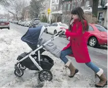  ?? PIERRE OBENDRAUF ?? N.D.G. resident Alison Neill pushes her seven-month old daughter Violet over the uncleared snowbanks on Thursday.