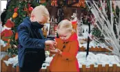  ?? RANDY VAZQUEZ — STAFF PHOTOGRAPH­ER ?? Parker Pachkofsky, 5, left, squeezes some hand sanitizer for sister Payton, 3, as they wait to take a photo with Santa Claus at the Stanford Shopping Center in Palo Alto on Sunday.