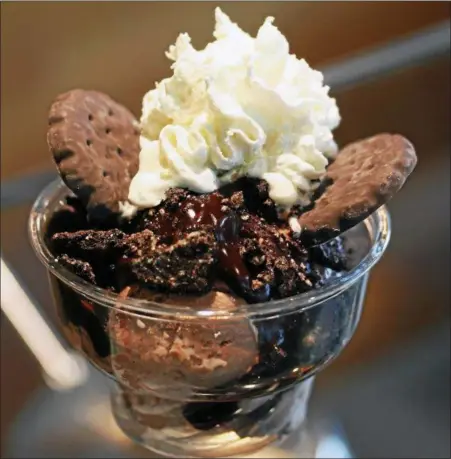  ?? PHOTO COURTESY OF TUBBY ROBOT ICE CREAM FACTORY ?? Love Thin Mints? Try a Cookie Season sundae.