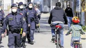  ?? BILD: SN/APA/HANS KLAUS TECHT ?? Die Polizei ermahnte öfter, als sie anzeigte.