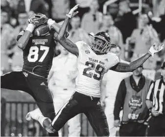  ?? Jonathan Bachman / Getty Images ?? Texas A&M’s Debione Renfro, right, could only watch as Mississipp­i State’s Osirus Mitchell came up with a catch last season. The Aggies’ secondary vows not to let that happen as much this year.