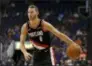  ?? RICK SCUTERI — THE ASSOCIATED PRESS ?? Nik Stauskas handles the ball during a preseason game against the Suns.