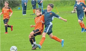  ??  ?? Fairmuir Navy took on DUSC in an U/11 game at Graham Street.