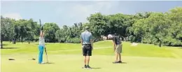  ?? STEVE WATERS/STAFF PHOTO ?? Mattias Wettergren taps in for a par under stormy skies during Saturday’s opening round of the Broward County Amateur Golf Championsh­ip at Jacaranda Golf Club.