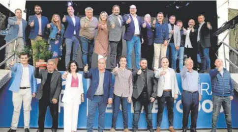  ?? // ABC ?? Paco Núñez con los candidatos de municipios de más de mil habitantes de la provincia de Guadalajar­a