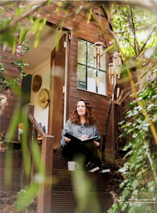  ??  ?? Billie loves to create her art while sitting in her treehouse