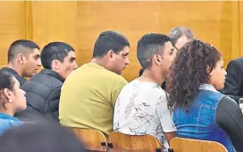  ?? (RAIMUNDO VIÑUELAS) ?? Banquillo. Los jóvenes se enfrentan por estos días a una dura condena si terminan vinculados al crimen.