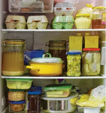  ?? Foto: Roman Milert, stock.adobe.com ?? Ordnung ist auch im Kühlschran­k wichtig.