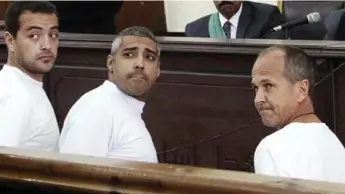  ?? HEBA ELKHOLY/THE ASSOCIATED PRESS FILE PHOTO ?? From left, Al-Jazeera journalist­s Baher Mohamed, Mohamed Fahmy and Peter Greste appear in court in Egypt.