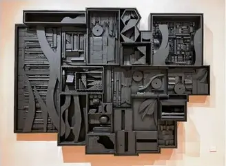  ?? ?? Left: Louise Nevelson’s “Night Zag Wall,” 1969-1974. Right: “Untitled,” 1950.