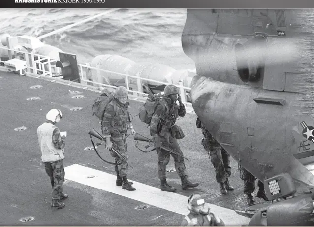  ?? Foto: TRH ?? TIL VENSTRE:
Amerikansk­e Rangers laster om bord i en Chinook for å bli fløyet inn til Grenada.