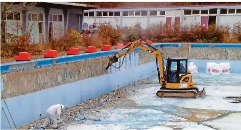  ?? ARCHIVFOTO: ELMAR MÜLLER ?? Im November 2012 begann der Abriss des ehemaligen Sulzbacher Freibades.