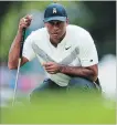  ?? GETTY IMAGES FILE PHOTO ?? Tiger Woods lines up a putt on the 18th green in the second round of the BMW Championsh­ip at Medinah Country Club on Aug. 16.