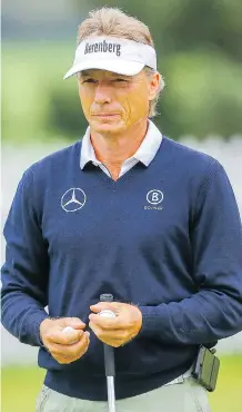  ?? AL CHAREST ?? Bernhard Langer on the practice putting green getting ready for the Shaw Charity Classic at Canyon Meadows Golf &amp; Country Club.