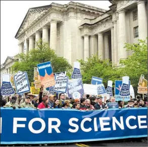  ?? AP/SAIT SERKAN GURBUZ ?? A March for Science crowd passes the Environmen­tal Protection Agency offices Saturday in Washington in one of many Earth Day events around the world in support of science, scientists and scientific facts.