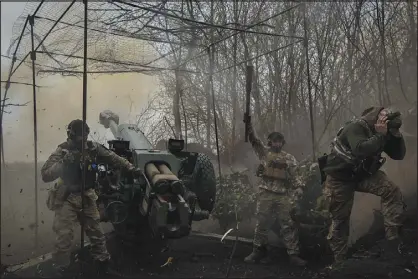  ?? ROMAN CHOP VIA AP FILE ?? Ukrainian soldiers fire a howitzer D-30at the frontline near Bakhmut, Donetsk region, Ukraine, on April 19.