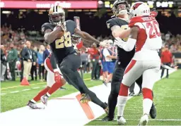  ?? GETTY IMAGES ?? The Saints’ Latavius Murray (28) scores a touchdown against the Cardinals at the Mercedes Benz Superdome on Sunday.