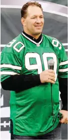  ??  ?? Dennis Byrd