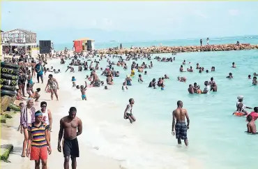  ?? JERMAINE BARNABY ?? Scores of people went to Hellshire beach in Portmore, St Catherine on Monday as part of their Christmas celebratio­ns.