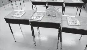  ?? JONATHON GRUENKE/STAFF ?? Empty desks fill a classroom at
Jane H. Bryan Elementary School in Hampton on Sept. 8. City officials say that trends in health metrics may allow students to return to classrooms soon.