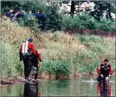  ?? ?? Police divers search for evidence at the crime scene