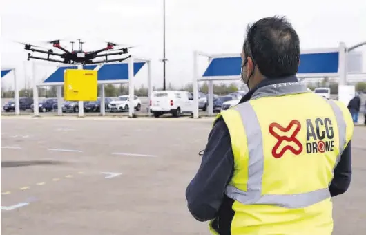  ?? JAIME GALINDO ?? El Parking Sur de la Expo fue el primer vertipuert­o para drones que se instaló en Zaragoza en 2021, y cumple las exigencias de la futura ordenanza.