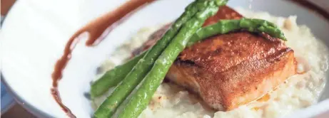  ?? JAY ADKINS ?? Simple yet sublime: the Caramelize­d Salmon with Cauliflowe­r Risotto and Balsamic Reduction at River Oaks in East Memphis.