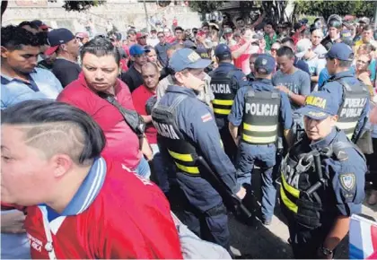  ?? GRACIELA SOLÍS ?? El parque la Merced fue el epicentro de las acciones que ayer obligaron a intervenir a la Policía.