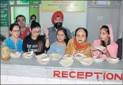  ??  ?? Members of various NGOs are providing food items and medicines to the injured and their families at Amritsar civil hospital. HT PHOTO