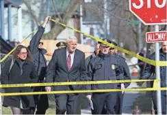  ?? MICHAEL SEARS / MILWAUKEE JOURNAL SENTINEL ?? Milwaukee Mayor Tom Barrett (center) and Police Chief Edward Flynn attend the scene of the shooting Wednesday.