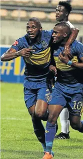  ?? PETRI OESCHGER/GALLO IMAGES / ?? Thamsanqa Mkhize celebrates with Bhongoleth­u Jayiya after Cape Town City’s hammered Chippa on Monday.