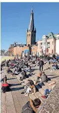  ?? FOTO: AVAKOVA ?? Zuvor hatten sich dort rund 200 Personen angesammel­t.