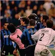  ?? LAPRESSE ?? 19 OTTOBRE 2002
In un mischione al 95’ l’Inter trova un incredibil­e pareggio: Buffon reclama un fallo, non fischiato