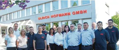  ?? Foto: Peter Rothermel ?? Das Team der Ulrich Hofmann GmbH aus Günzburg ist kompetente­r Lösungsanb­ieter für Reinigungs und Kommunalte­chnik.