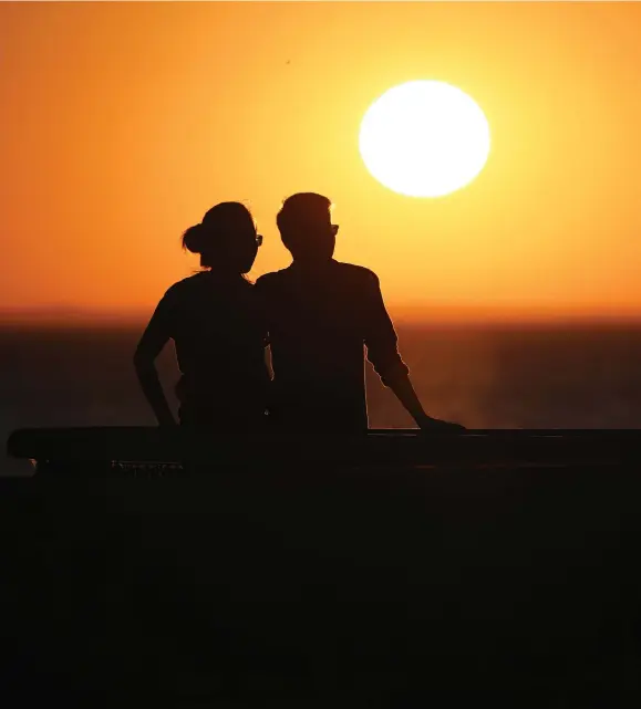  ??  ?? VIKTIG VITAMINKÄL­LA. Det räcker med att vistas ute i solen ungefär en halvtimme två, tre gånger i veckan under sommaren för att vara fulladdad med