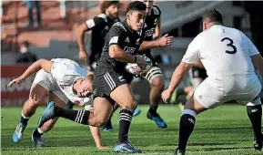  ?? WORLD RUGBY ?? New Zealand first five-eighth Stephen Perofeta dances his way through the England defence.