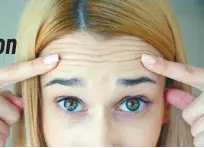  ??  ?? These TikTok makeup hacks could help people confront their complexes without going under the knife.