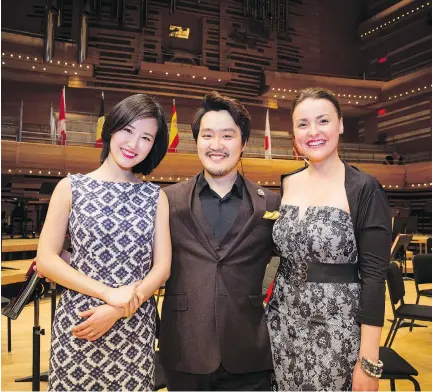  ?? ANTOINE SAITO ?? The top prizes at the 2015 Montreal Internatio­nal Musical Competitio­n went to soprano Hyesang Park (second prize), left, tenor Keonwoo Kim (first prize) and soprano France Bellemare (third prize). The artists performed in the Maison symphoniqu­e with an...