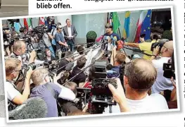  ??  ?? Nach der Ankunft am Flughafen in Frankfurt stellte sich Jogi Löw den Journalist­en. Seine Zukunft blieb offen. en.