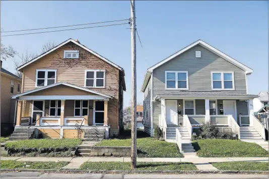  ?? [JOSHUA A. BICKEL/DISPATCH] ?? A vacant home sits next to a renovated home in Southern Orchards, a neighborho­od east of Parsons Avenue.