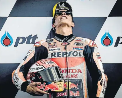  ?? FOTO: MOTOGP.COM ?? Marc Márquez saborea su momento de gloria tras su gesta de Buriram Nunca nadie hizo la pole pasando por la Q1