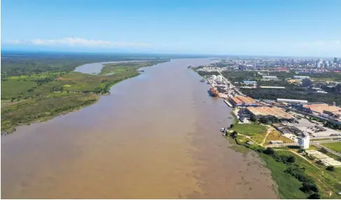  ?? CORTESÍA ?? Fotografía panorámica del canal de acceso a la zona portuaria de Barranquil­la.