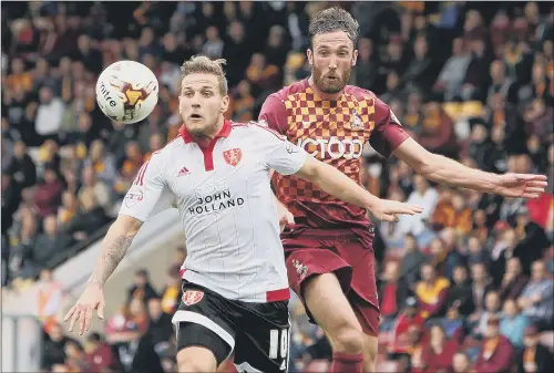  ?? PICTURE: PHILIP OLDHAM/SPORTIMAGE ?? READY FOR RETURN: City defender Rory McArdle keeps a close watch on Sheffield United’s Billy Sharp during last season’s derby at Valley Parade.