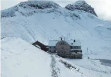  ?? FOTO: MICHAEL MUNKLER ?? Einige Grad unter null und über 20 Zentimeter Schnee: Die Rappenseeh­ütte auf 2091 Metern Höhe präsentier­t sich im winterlich­en Kleid.